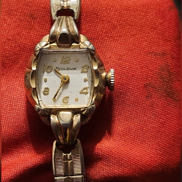 Bulova Accessories - Vintage 50s Bulova M6. 10kt R.G.F ladies watch